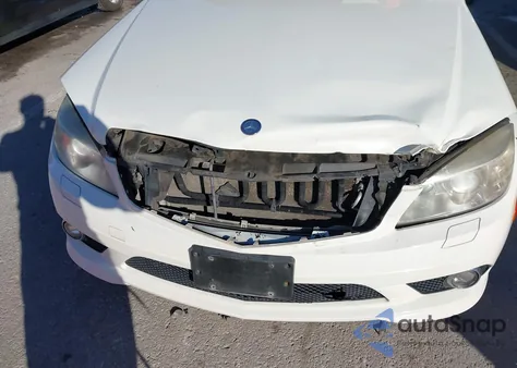 2009 Mercedes-Benz C 300 Sport z USA, uszkodzony, nr VIN WDDGF54X39R063092